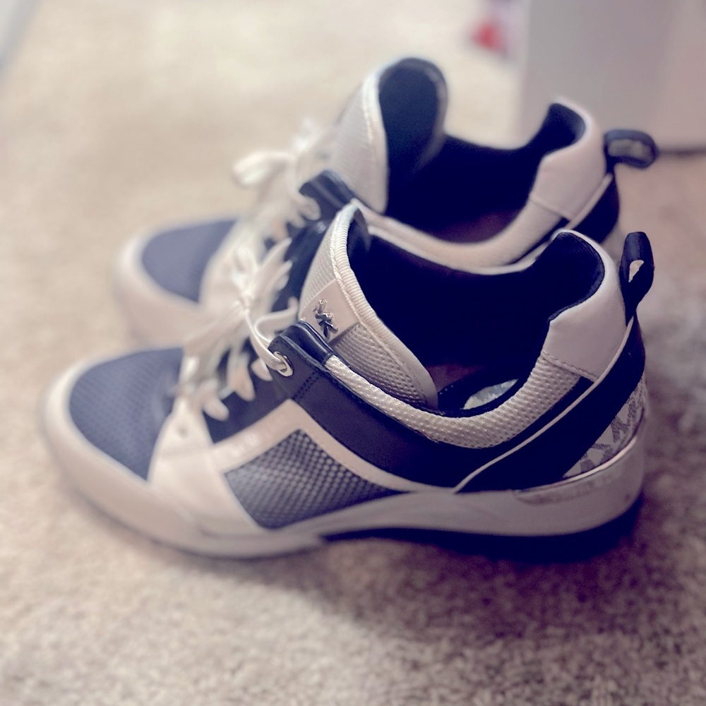 Michael Kors - Georgie  Logo and Leather Trainer - Picture 2 of 4